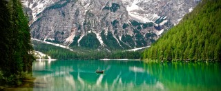 Overtourism sulle Dolomiti: arrivano i “Südtirol Alto Adige Ranger” per arginare l’assalto dei visitatori, ecco chi sono e cosa fanno