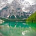 Copertina di Overtourism sulle Dolomiti: arrivano i “Südtirol Alto Adige Ranger” per arginare l’assalto dei visitatori, ecco chi sono e cosa fanno