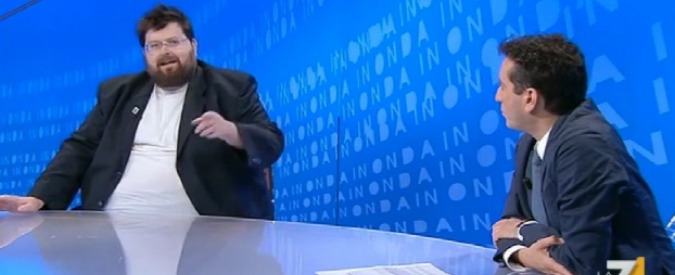 Copertina di Unioni gay, Adinolfi: “Sbagliato equiparare le famiglie. Comunità Lgbt lucrano potere e carriere politiche”