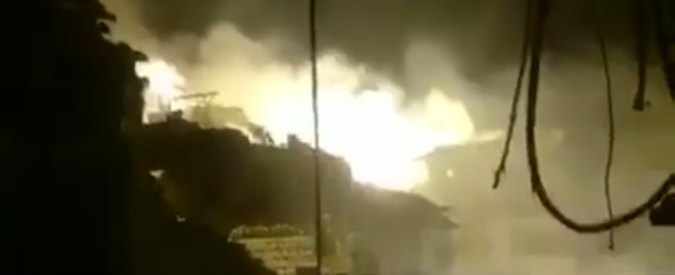 Siria, nuovi raid su Aleppo: “Usate bombe al fosforo”. Usa: “Serve no-fly zone”. No di Mosca