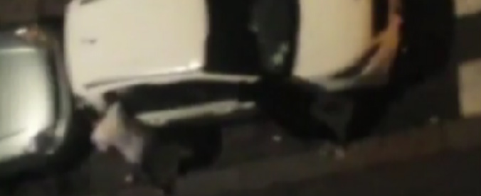 Copertina di Torino, vandali danneggiano auto: fermati dai carabinieri grazie al video di un residente