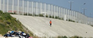 Copertina di Migranti, Regno Unito: “Costruiremo un muro anti-immigrati a Calais”