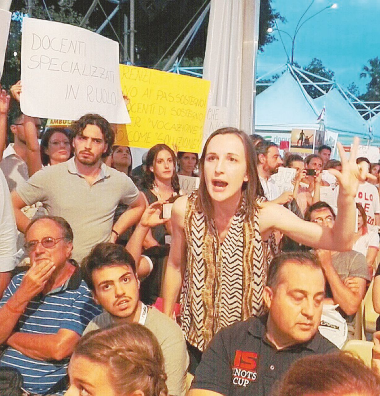 A muso duro - La protesta degli insegnanti a Catania Scuola, governo contestato sotto al palco dell’Unità