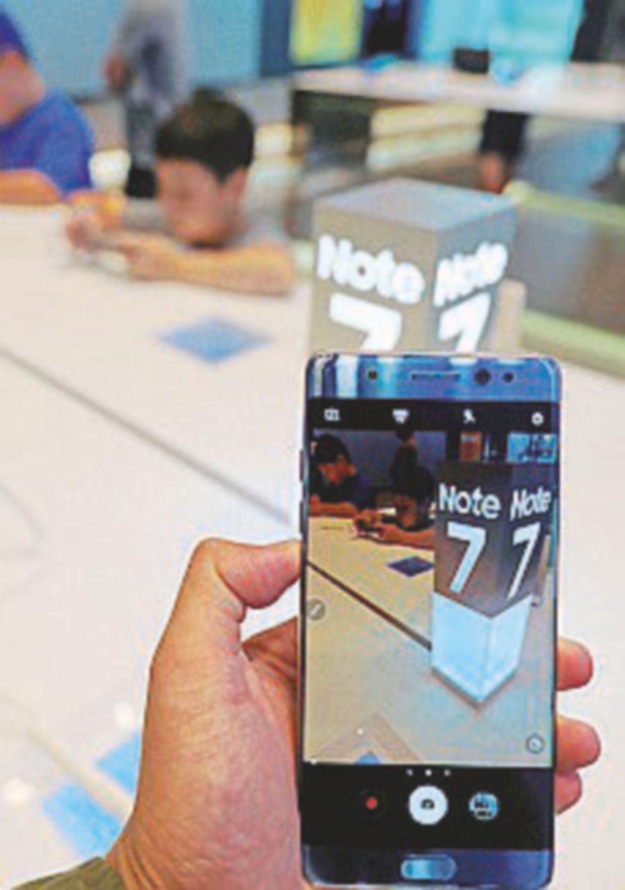 “Esplode la batteria”, Samsung ritira il nuovo smartphone “Esplode la batteria”, Samsung ritira il nuovo smartphone