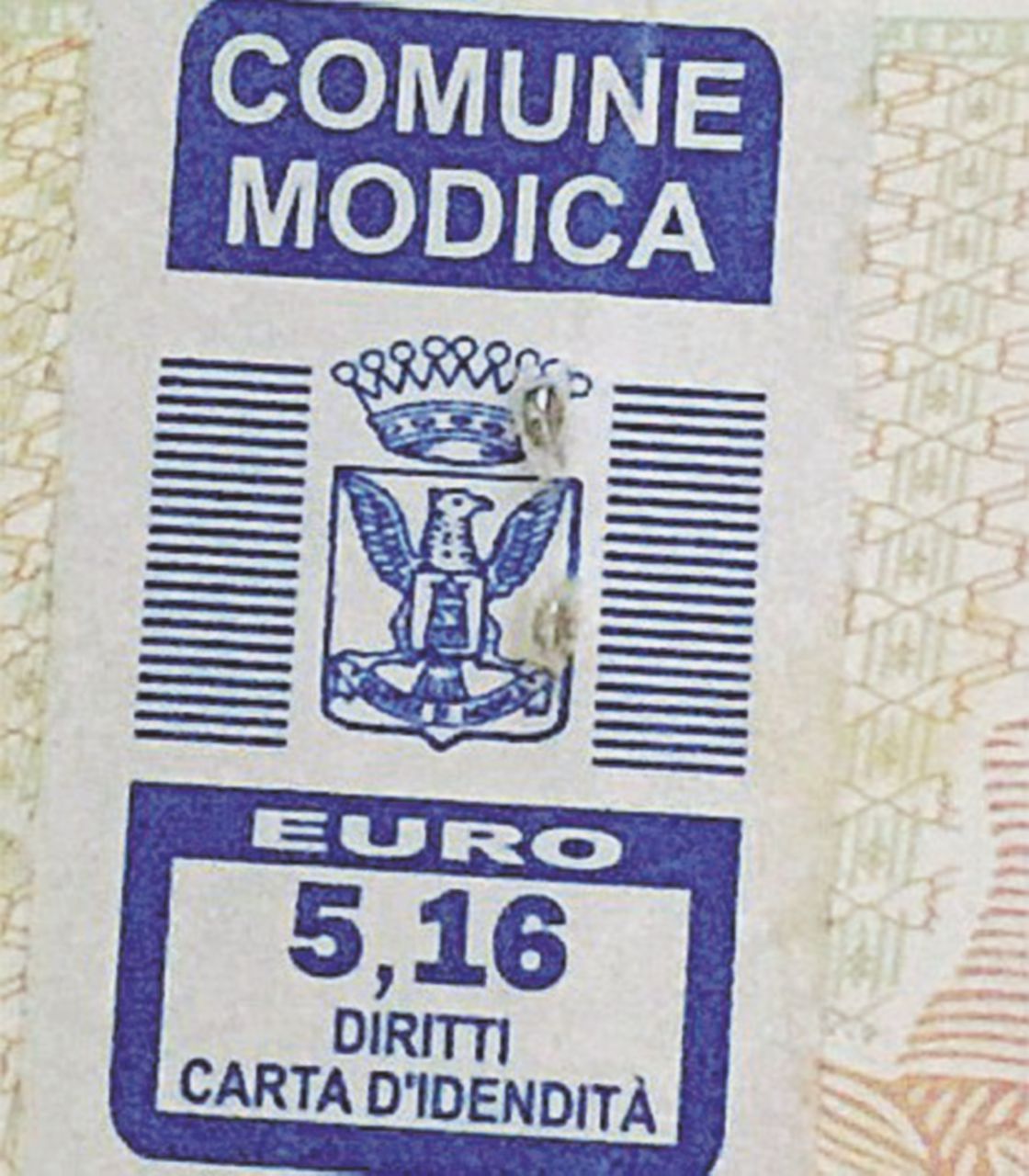 Sul bollo: “carta d’idendità” La carta diventa “d’idendità” ma il municipio non se ne accorge