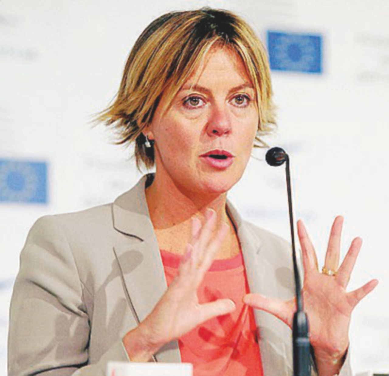 Salute - Beatrice Lorenzin - Ansa Fischi e fughe: l’incubo delle Feste dell’Unità