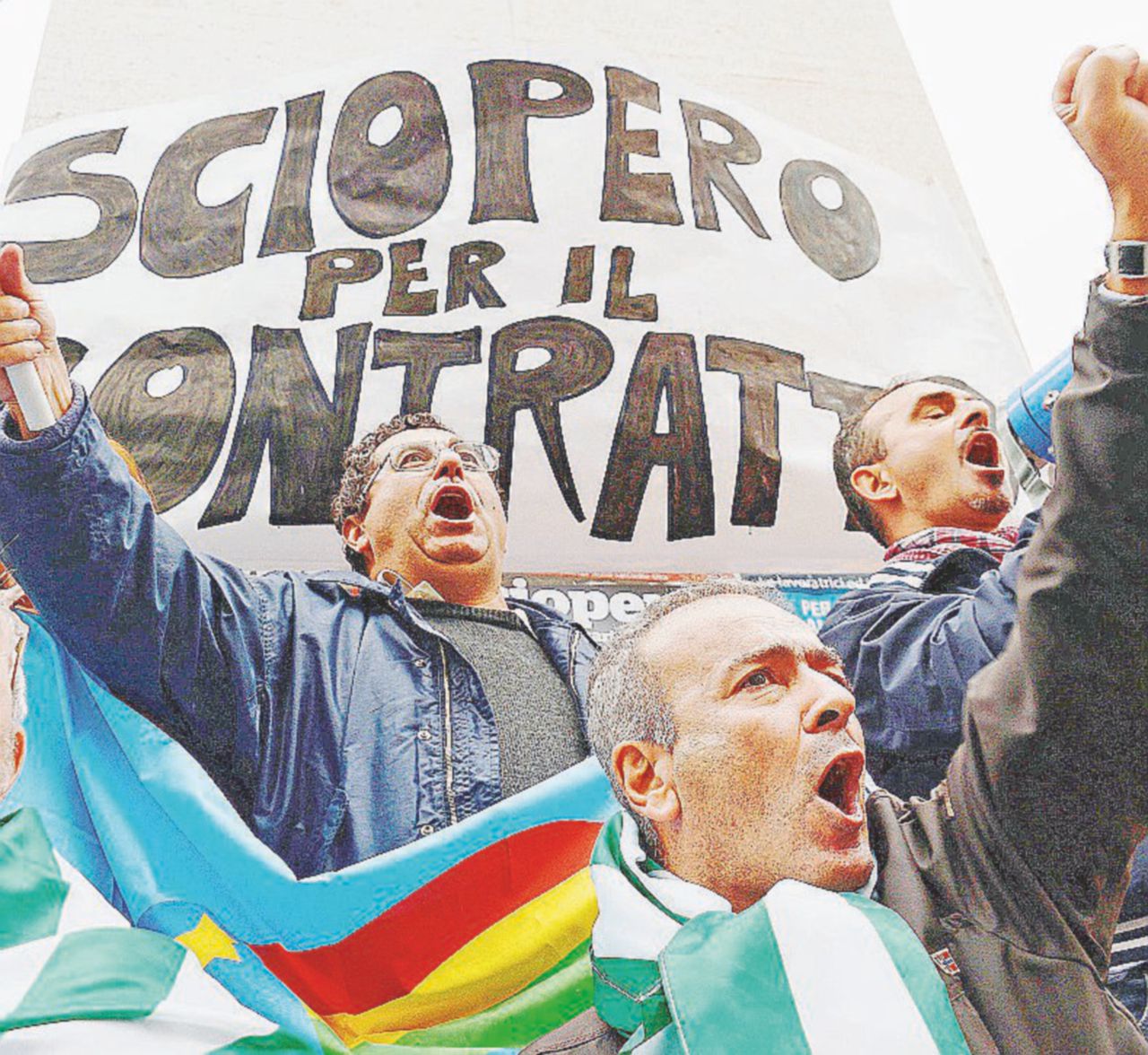 La protesta - Bancari in piazza. I sindacati del credito contro Renzi che aveva parlato di razionalizzare il settore - Ansa Bancari “spropositati” e pronti allo sciopero: “Renzi, adesso basta!”