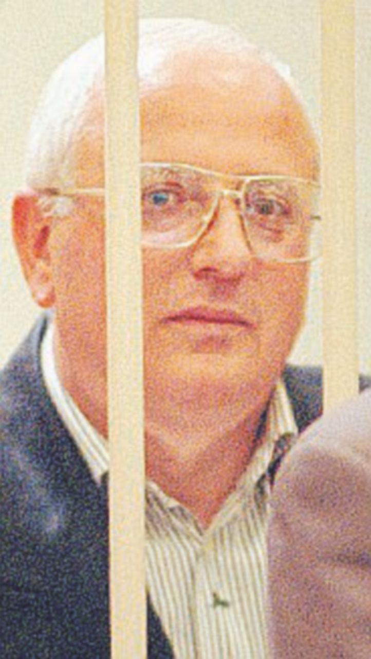 Don Raffaè - Il boss Cutolo, capo storico della camorra Disse no a Cutolo: 20 anni fa iniziò a parlare ma ora non può “sistemare” la famiglia