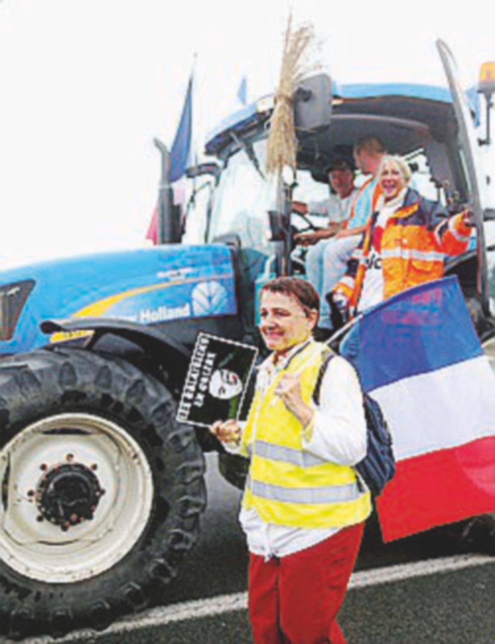 - La protesta - Reuters Calais, camionisti e agricoltori: “Sgomberate la giungla”