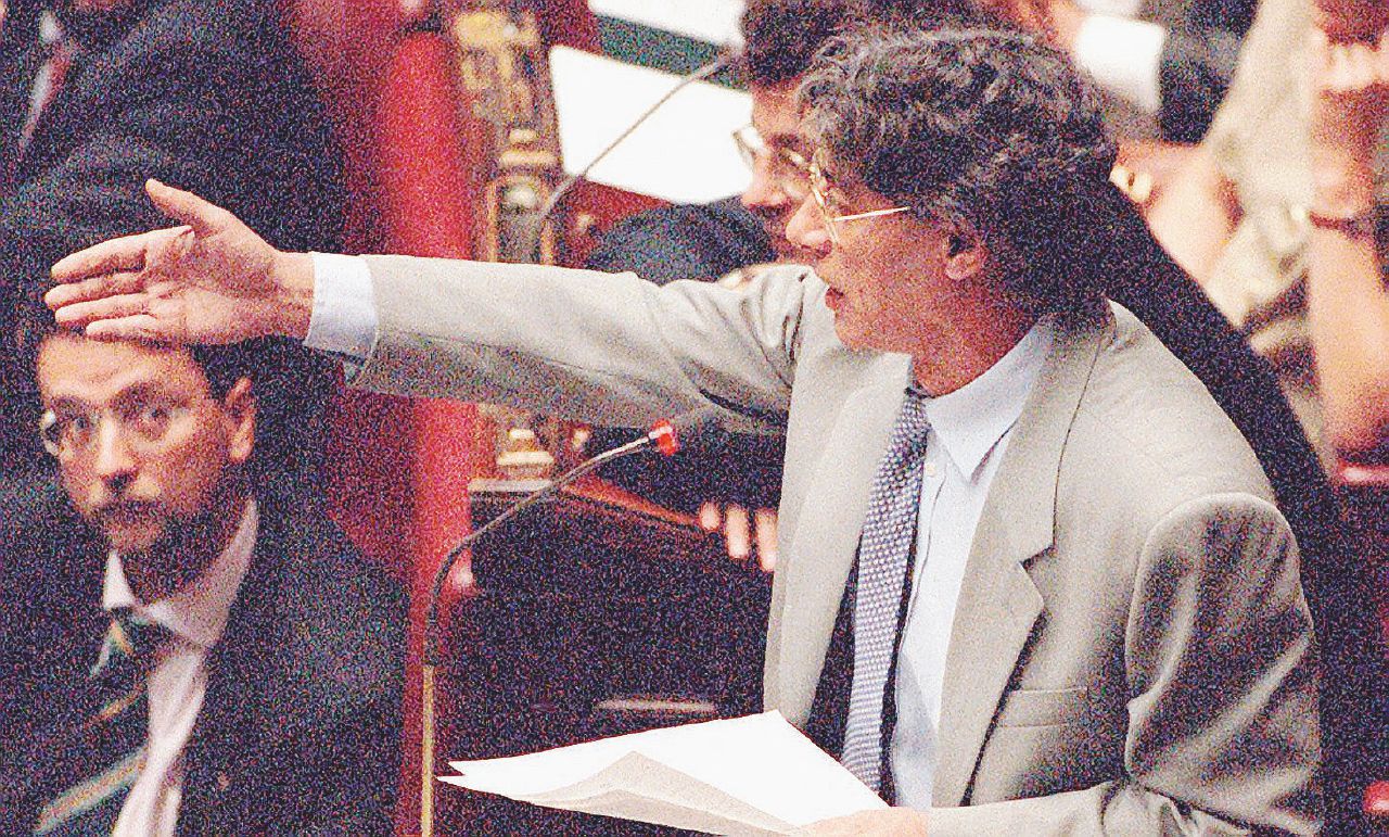 Il Senatur - Umberto Bossi alla Camera negli anni 90. I 5Stelle come la prima Lega: accerchiati e sempre sotto tiro