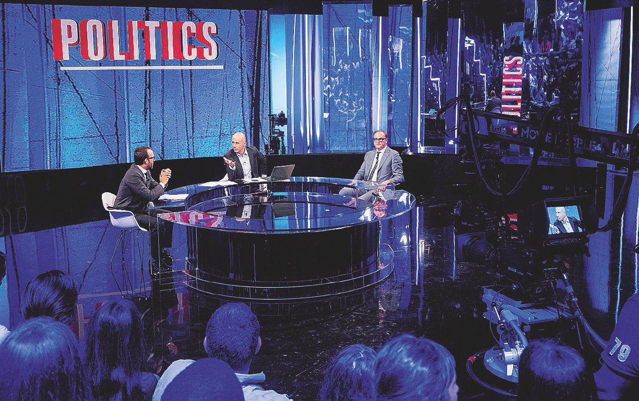 In onda - Gianluca Semprini con gli ospiti di “Politics” - LaPresse Il talk senza show, l’erede di Ballarò targato Semprini