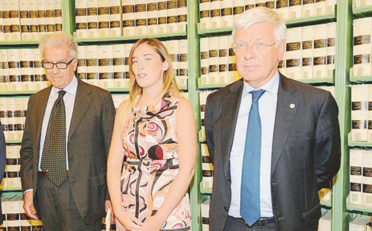 Timidi comprimari - Luigi Zanda (capogruppo Pd in Senato) fa da puntello, Paolo Romani (capogruppo FI) si lancia in un lieve contraddittorio La Raggi fa bene alla Signora del Sì