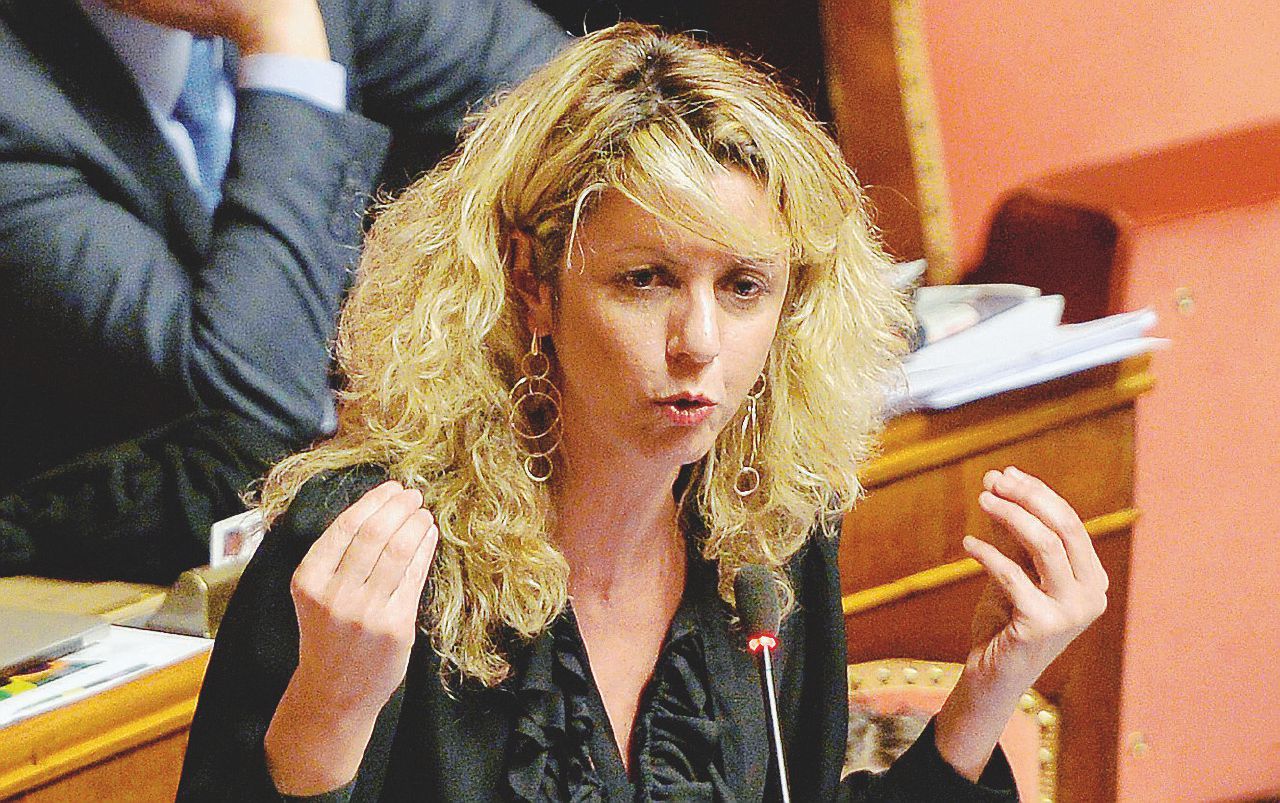 Leccese - La senatrice del Movimento 5 Stelle, Barbara Lezzi - Ansa M5s, la senatrice Lezzi dopo il caso Roma: “Il direttorio va allargato: 5 persone non bastano”