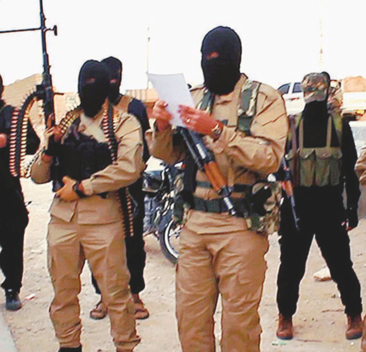 In viaggio per la guerra - Miliziani Isis controllano un paese al confine tra Iraq e Siria - Ansa Da grande voglio fare il Foreign fighter in Siria