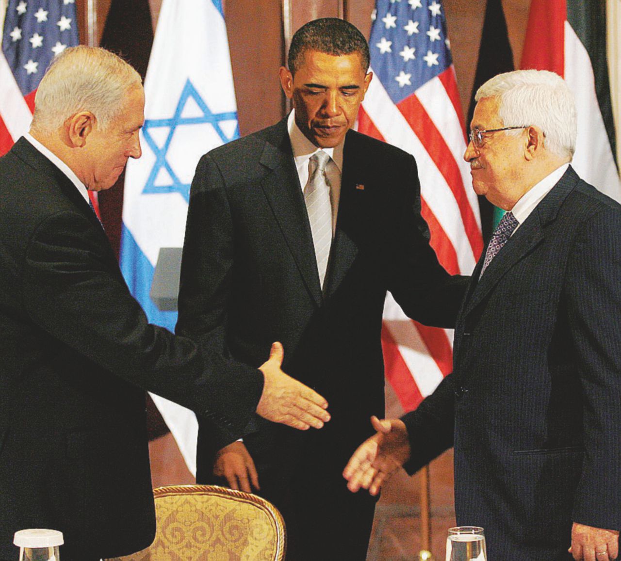 Leadership di una volta - Barack Obama tra Netanyahu e il presidente palestinese Abu Mazen, a New York nel 2009 - Ansa Ciao Obama, palestinesi e israeliani scelgono Putin