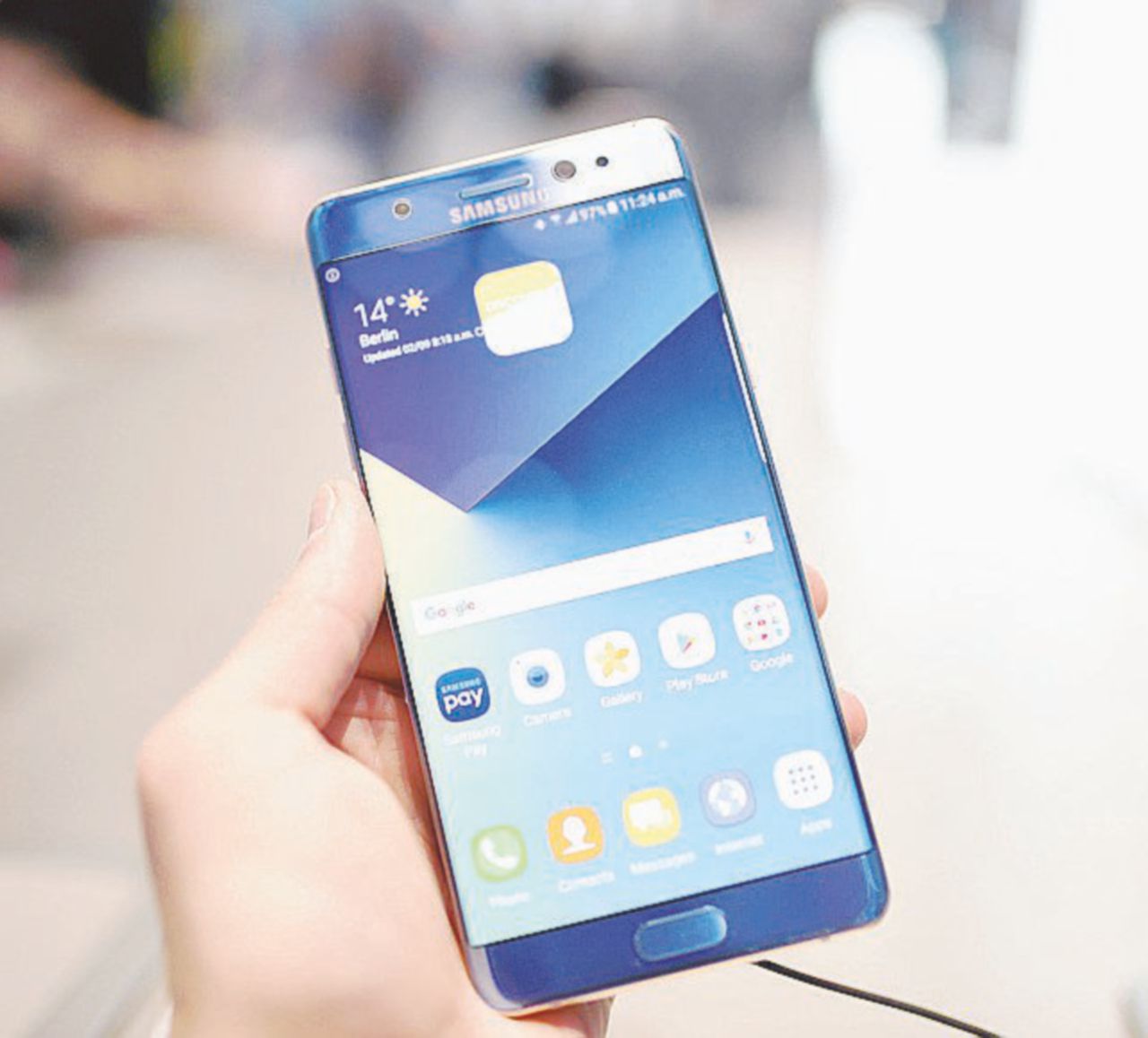 Il Samsung Galaxy Note 7 è uscito un mese prima dell’iPhone 7 della Apple - Ansa Via tutti i Samsung kamikaze. Anche dagli aerei