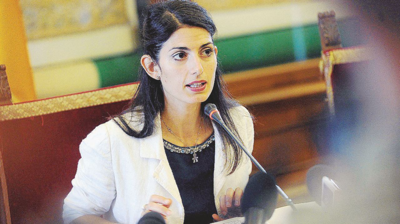 Tra il 2 e il 5% Il calo dei consensi del M5S registrato dai sondaggi dopo le polemiche sulla giunta di Virginia Raggi - LaPresse Guai e polemiche, il saliscendi nei sondaggi