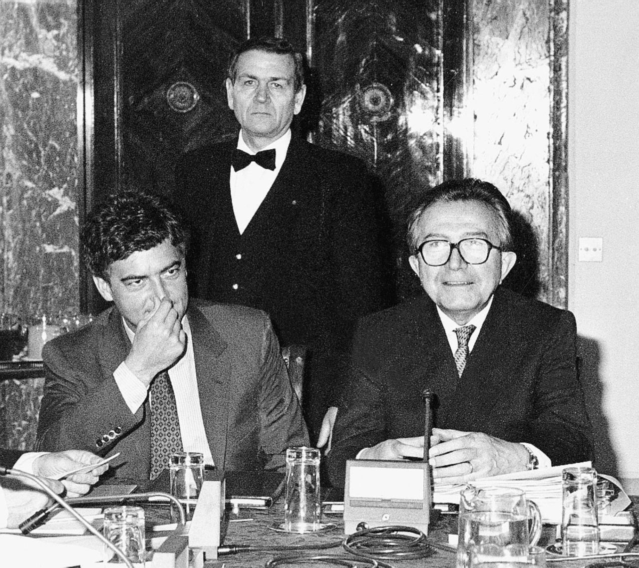 Claudio Martelli e Giulio Andreotti in un’immagine degli anni 80; a destra, Luigi Li Gotti, avvocato ed ex senatore - LaPresse “Così Andreotti chiedeva di indagare su Martelli”
