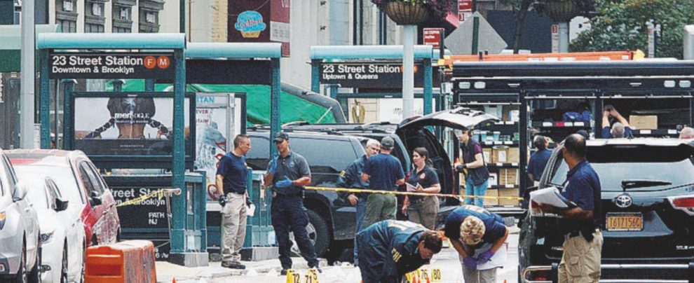 Due bombe, mille moventi: grosso guaio a New York Due bombe, mille moventi: grosso guaio a New York