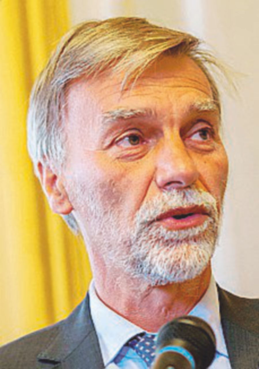 Viareggio, Delrio difende Moretti. Le vittime: vergogna Viareggio, Delrio difende Moretti. Le vittime: vergogna