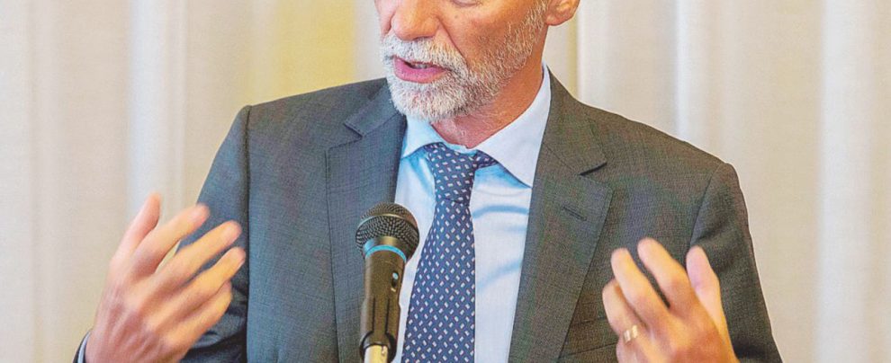 Il ministro dei Trasporti e delle Infrastrutture, Graziano Delrio e Ivan Soncini - LaPresse L’amico di Delrio: dalle coop in rosso alla poltrona nelle Fs