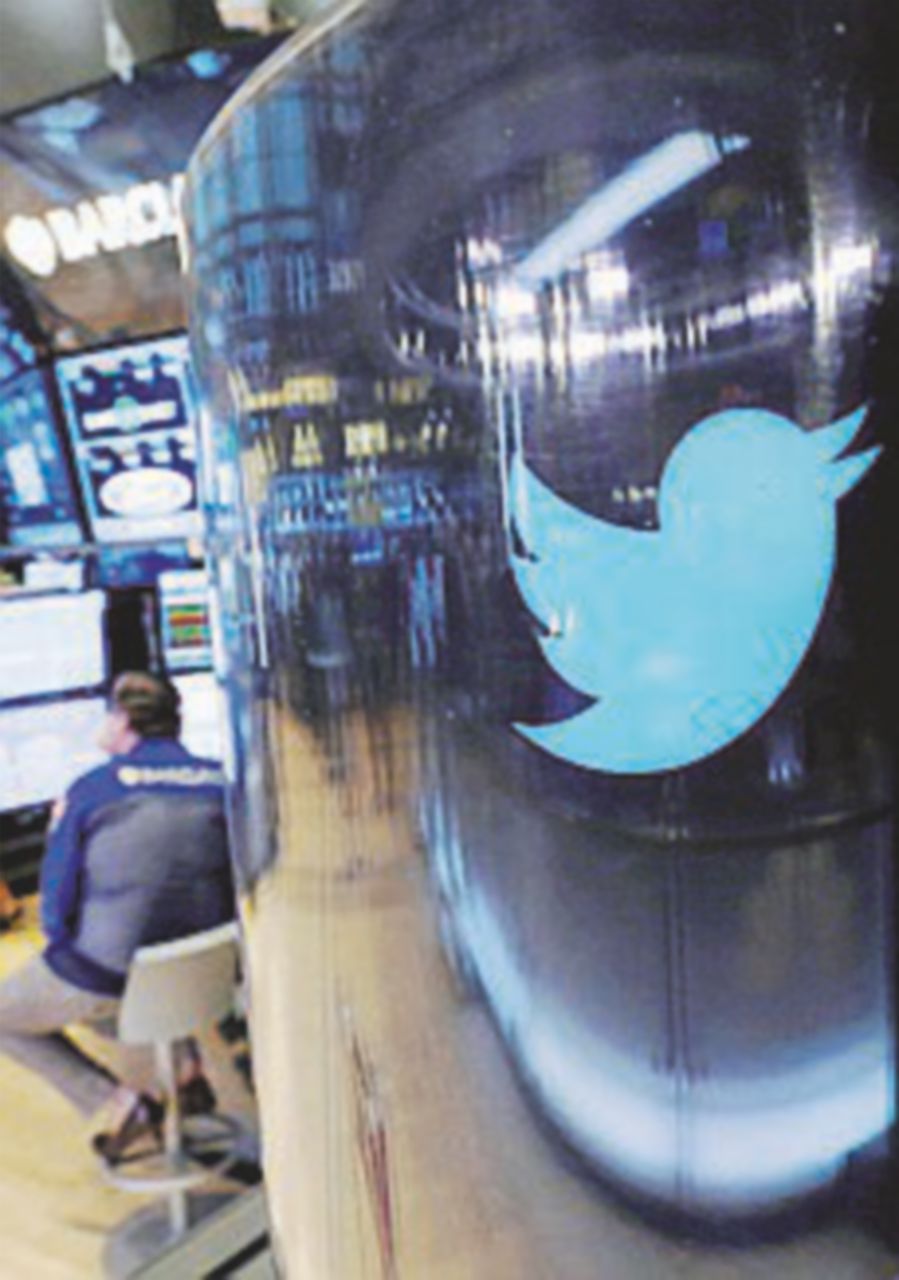 Twitter, trattative per la vendita con Google e Saleforce Twitter, trattative per la vendita con Google e Saleforce