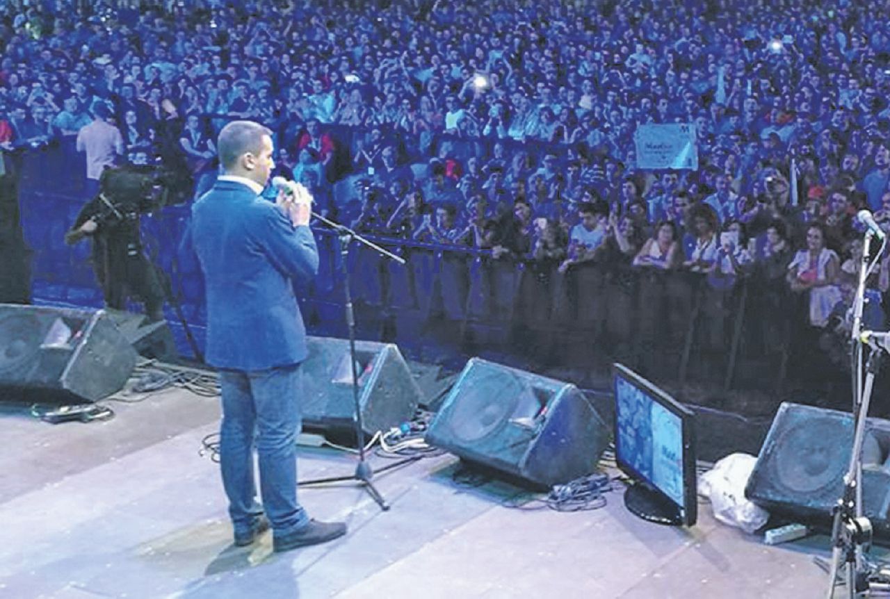 Grillo si riprende i 5 Stelle e incorona Di Maio e “Dibba” Grillo si riprende i 5 Stelle e incorona Di Maio e “Dibba”