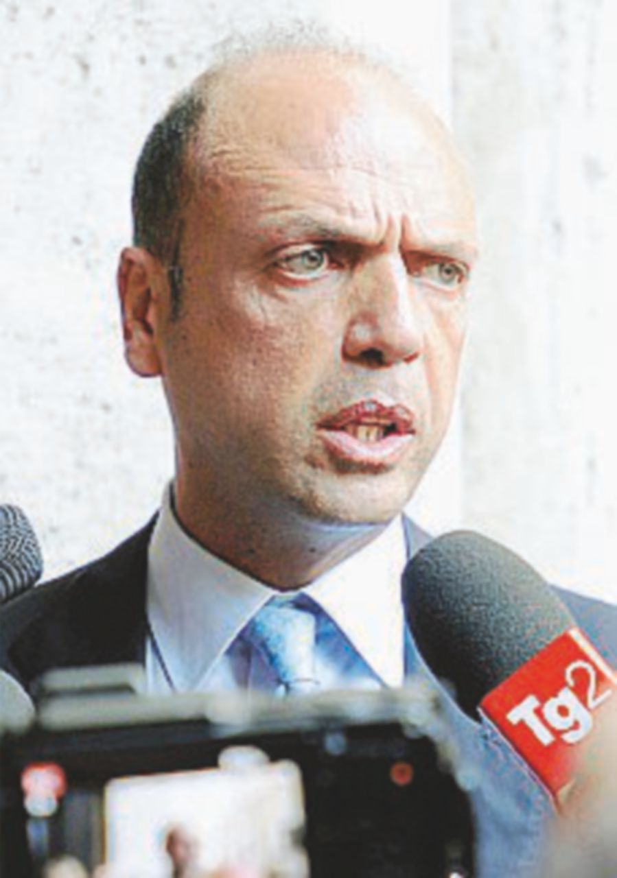 Con Bianco al locale delle cosche. Alfano: “È falso, querelo” Con Bianco al locale delle cosche. Alfano: “È falso, querelo”
