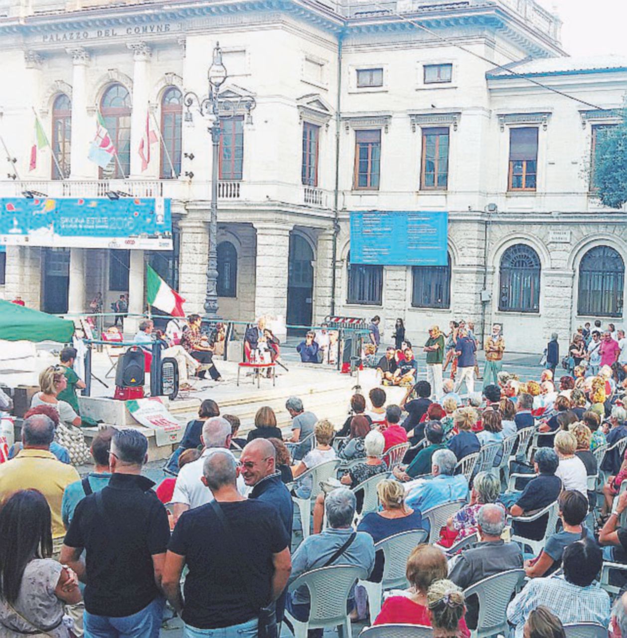 Copertina di Il No resta in piedi: è ancora guerriglia a colpi di sedia