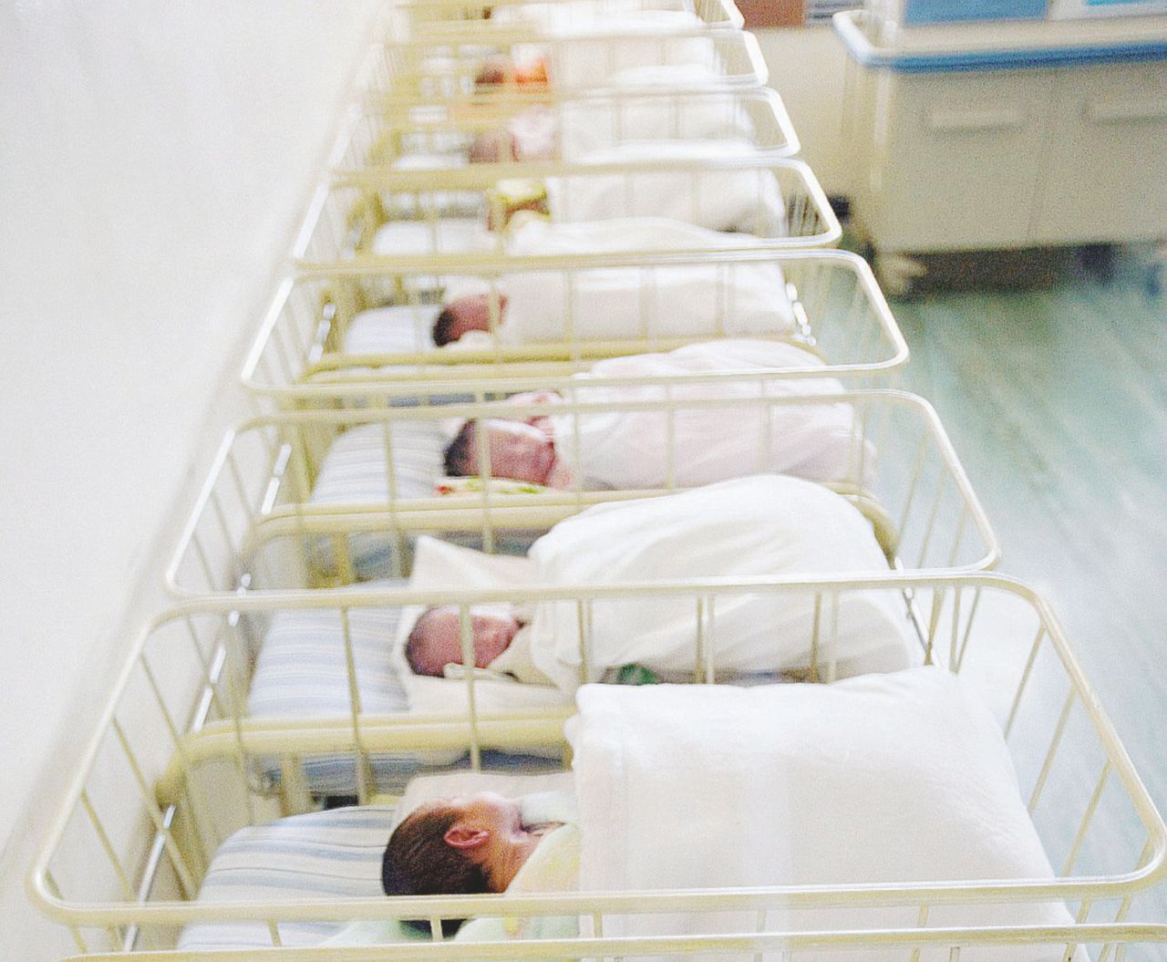 La svolta - Per la prima volta, in Messico, un medico statunitense ha fatto nascere un bambino che ha il Dna di tre genitori: padre, madre e donatrice di ovulo C’è un bimbo con tre genitori. Il mondo litiga ma “sta bene”
