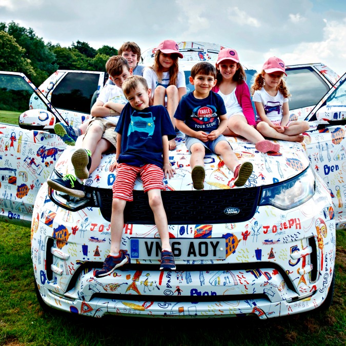 Copertina di NUOVA LAND ROVER DISCOVERY, TENERLA NASCOSTA E’ STATO UN GIOCO DA RAGAZZI – FOTO E VIDEO