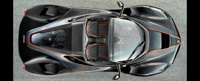 Copertina di Salone di Parigi 2016, Ferrari presenta la GTC4 Lusso T V8 e LaFerrari Aperta. “Ma non faremo mai una supercar elettrica” – FOTO