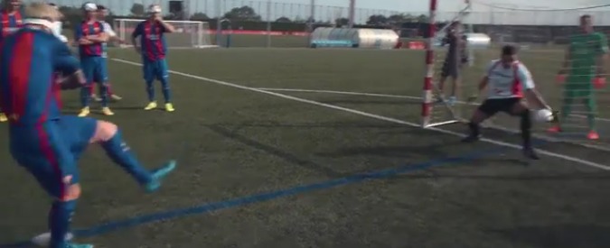 Copertina di Paralimpiadi Rio 2016, Barcellona vs team spagnolo di non vedenti: Messi fa gol anche bendato