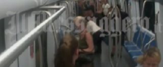 Copertina di Roma, il video del brutale pestaggio a madre e figlio nella metro B di piazza Bologna