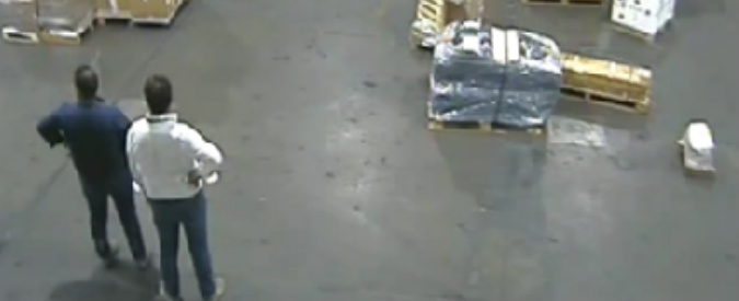 Copertina di Piacenza, il video esclusivo dell’investimento dell’operaio. Avvocato: “Dimostra che non vi fu istigazione. E’ un incidente”