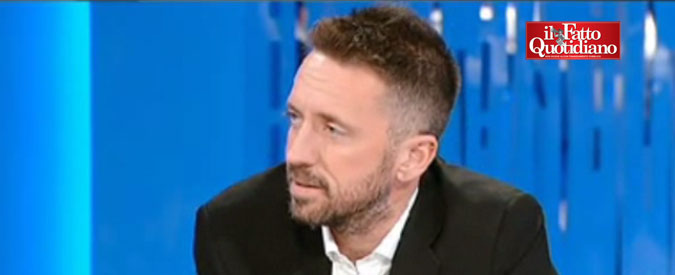 Copertina di Scanzi: “Cambiare Costituzione? Meglio l’originale. E’ come far rifare ‘Imagine’ di Lennon a Gasparri. Sarebbe orrenda”