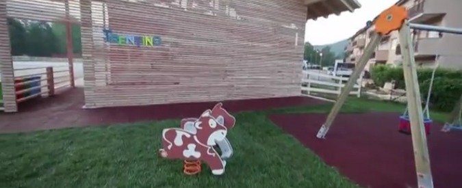 Copertina di Terremoto, ad Amatrice si torna a scuola: in 170 nella struttura provvisoria allestita in 2 settimane