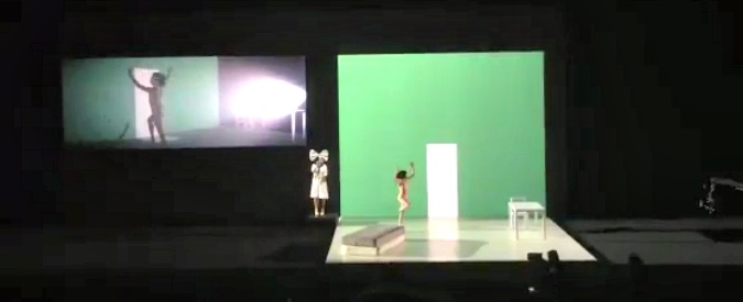 Copertina di iPhone 7 Apple, Sia ospite d’onore di Tim Cook: ha cantato ‘The Greatest’, dedicata alla strage di Orlando