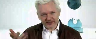 Copertina di Italia 5 Stelle, Assange: “Con Grillo avete sbaragliato la stampa corrotta”