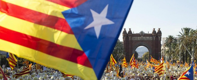 La Catalogna ci riprova: referendum sull’indipendenza nel 2017. Il governatore Puigdemont: “Avanti con o senza Madrid”