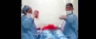 Copertina di Colombia, medici ballano durante l’operazione: video finisce sul web