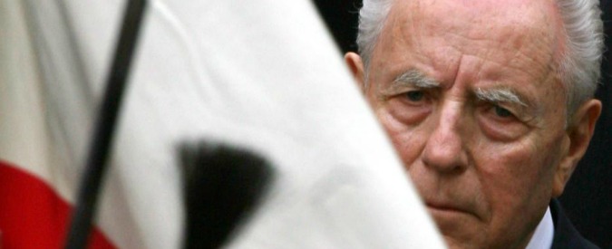 Ciampi, addio al banchiere grigio che sognava la moral suasion Ciampi, addio al banchiere grigio che sognava la moral suasion