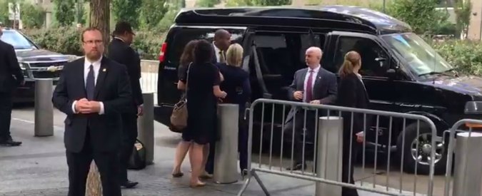 New York, malore per Hillary Clinton: barcolla e lascia la cerimonia per le vittime dell’11 settembre – Video