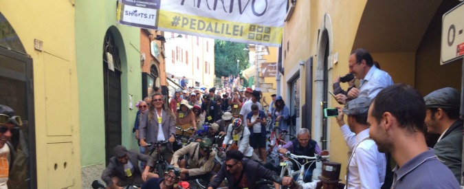 Coppa Cobram, a Desenzano del Garda si corre la gara più tragicomica di sempre: tra discese alla Bersagliera e salvifiche bombe (FOTO)