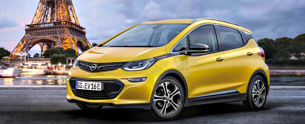 Copertina di Salone di Parigi, il derby Francia-Germania si gioca sull’autonomia delle auto a batteria – FOTO