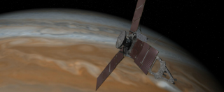 Copertina di Giove, la sonda Juno invia alla Nasa le prime immagini ravvicinate del pianeta più grande del sistema solare