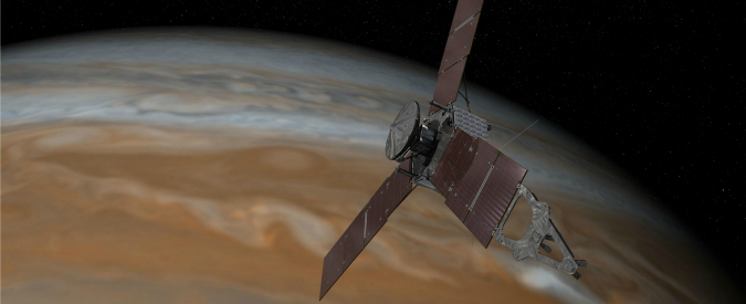 Copertina di Giove, la sonda Juno invia alla Nasa le prime immagini ravvicinate del pianeta più grande del sistema solare