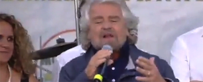 Copertina di Grillo: “Costituzione era scritta in modo semplice, ora serve un costituzionalista per capirla”