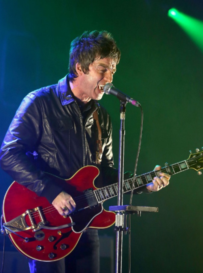 Noel Gallagher riapre la Manchester Arena e si commuove