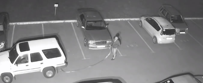 Copertina di Varsavia, gli rubano il posto auto nel condominio: l’inquilino reagisce così